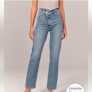 Abercrombie ultra high rise 90s straight Jean. Tall , Size 35.